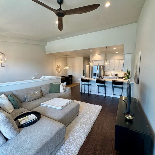 Foto del edificio - Cute, modern 2 bed 2.5 bath condo for rent!
