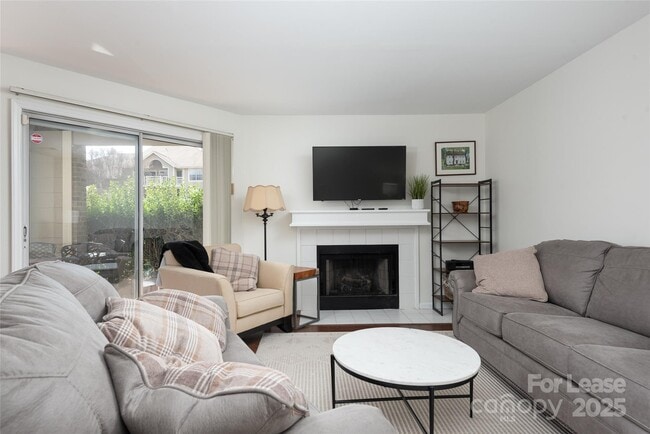 Foto del edificio - 5003 Sharon Rd