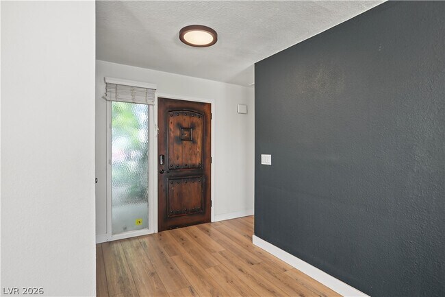 Foto del edificio - 4162 Ridgewood Ave