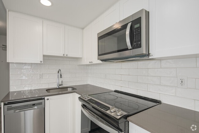 Bachelor - 438SF - Kitchen - 1255 Pendrell Street