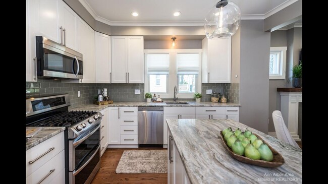 Foto del edificio - 1040 Olivia Ave