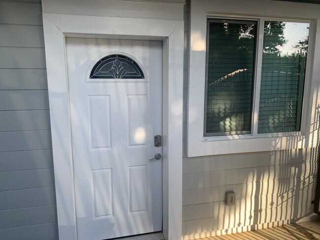 Puerta principal - 12360 Jolette Ave