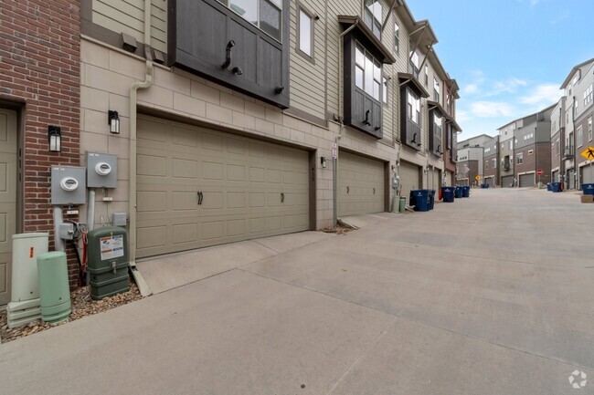 Building Photo - 415 Primrose Ln