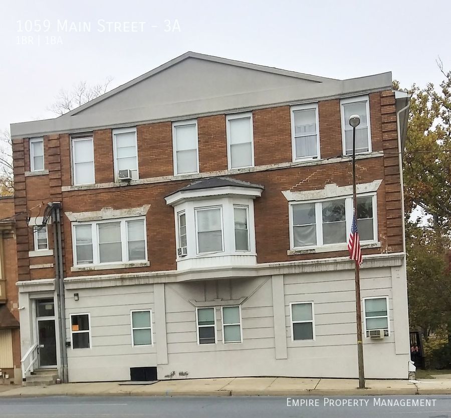 Primary Photo - 1059 Main St