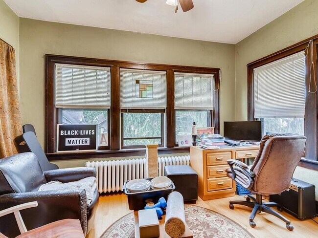 Sun Room - 3732 16th Ave S