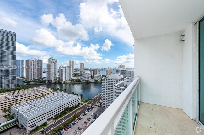 Building Photo - 950 Brickell Bay Dr