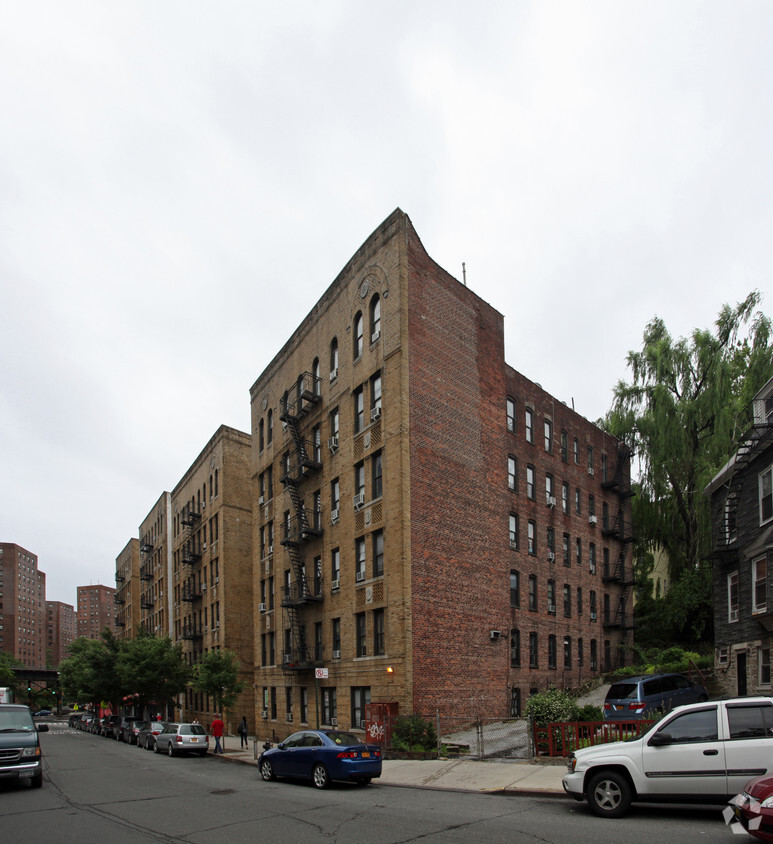 Primary Photo - 130 W 228th St