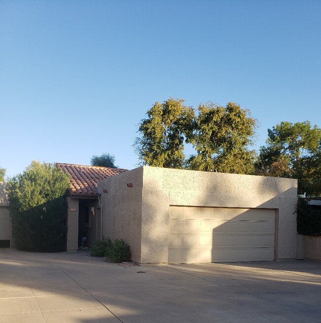 Building Photo - 6439 N 77th Pl