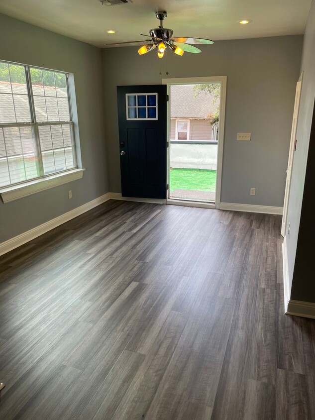 REDUCED PRICE! 4BD/2BA in the heart of MidCity w/ Off Street Parking and Laundry in Unit - 4BD/2BA in the heart of MidCity