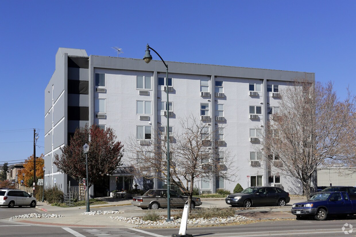 Foto principal - Reyn Rock Plaza Senior Housing