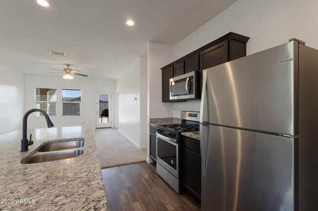 Foto del edificio - 20249 W Woodlands Ave