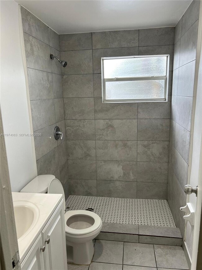 Building Photo - 2615 NW 13th Ct