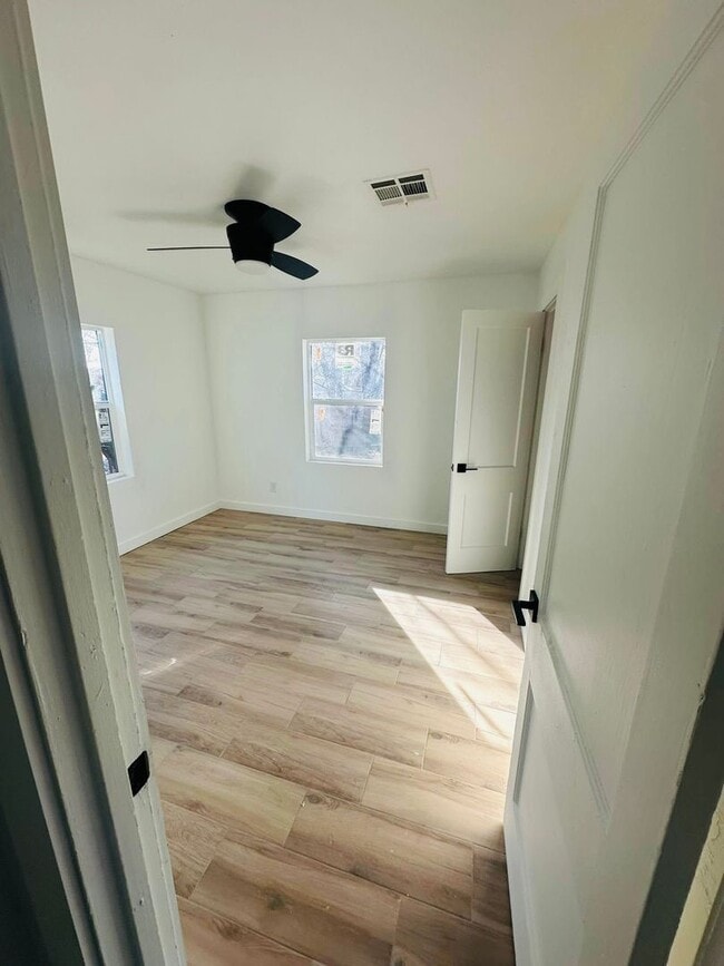 Building Photo - Move in special!! Adorable Fully Remodeled 2 Bed, 1 Bath Home with Garage in Prime Norman Location!