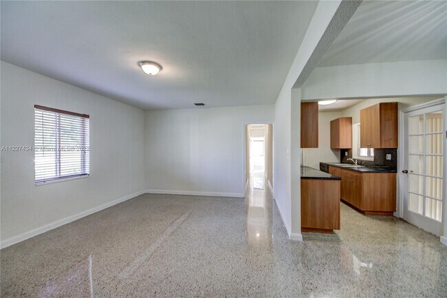 Foto del edificio - 1498 NE 178th St