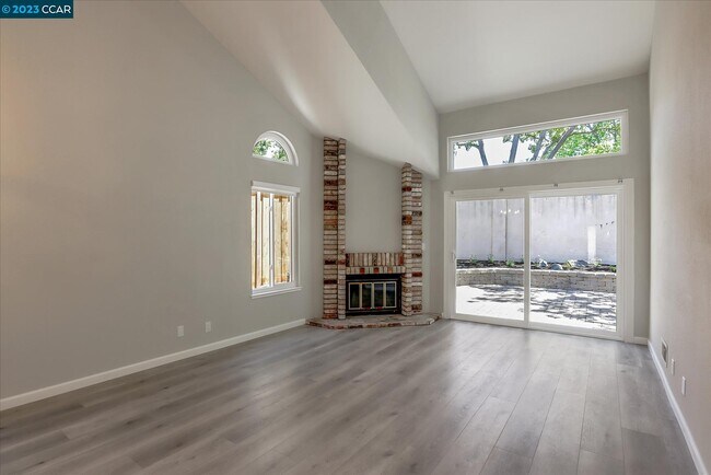 Building Photo - 1539 Trimingham Dr