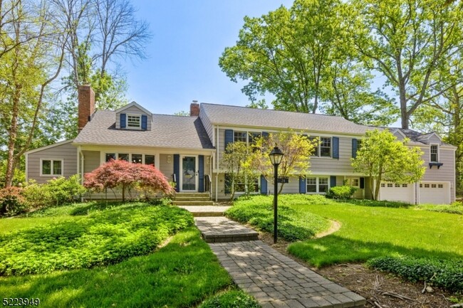 Building Photo - 24 Thackeray Dr