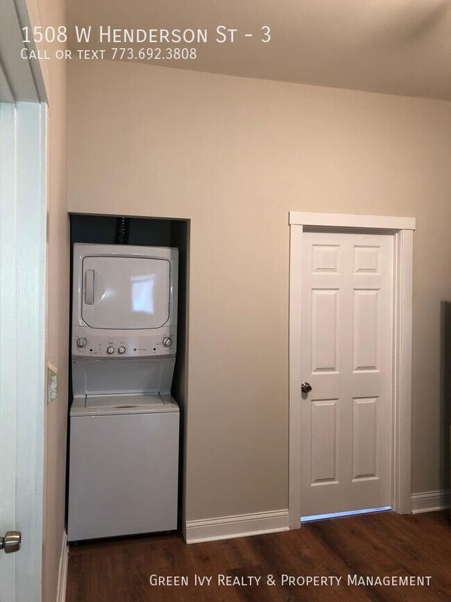 Building Photo - 2 Bedroom 1 Bathroom in Lakeview