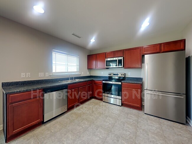 Building Photo - 1028 Avondale Dr