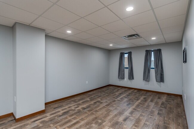 Family Room - 513 N Riverfront Dr