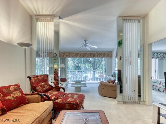 Foto del edificio - 2462 Hidden Lake Dr