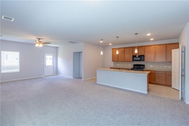 Building Photo - 160 Mammoth Dr
