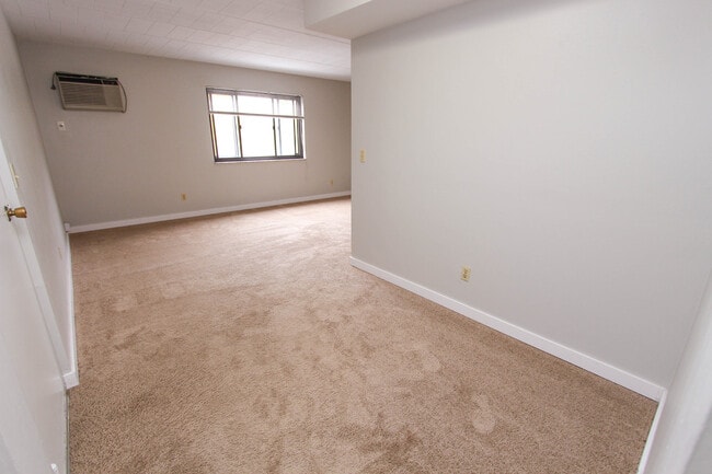 Chateau Living Room - Chateau Apartments