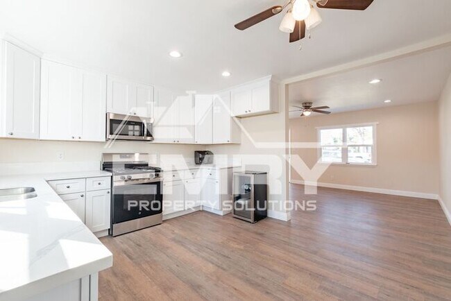 Foto del edificio - New 3 Bedroom 1 Bathroom House for Rent in Ontario CA 91764