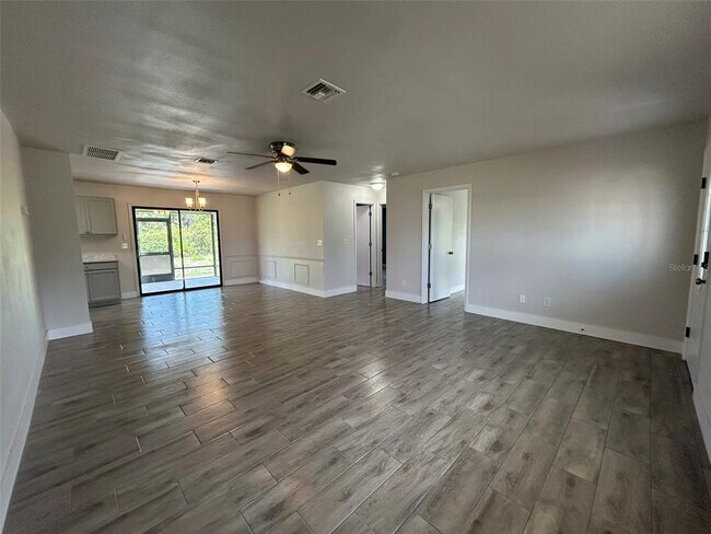 Foto del edificio - 12395 Chancellor Blvd