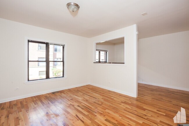 Foto del edificio - 813 W Waveland Ave