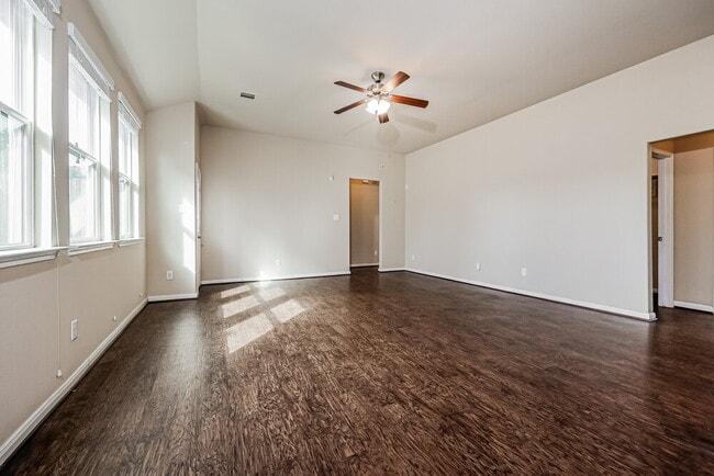 Building Photo - 23703 Maple View Dr