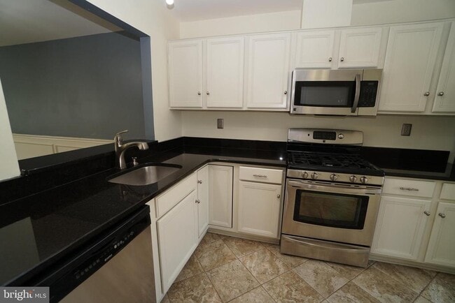 Building Photo - 2000 Harvard Dr