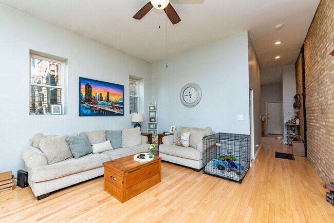 Foto del edificio - 1350 N Wolcott Ave