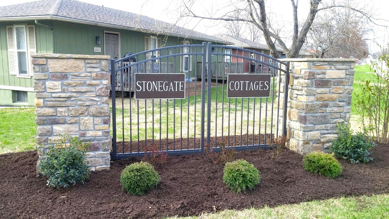 Primary Photo - Stonegate Cottages