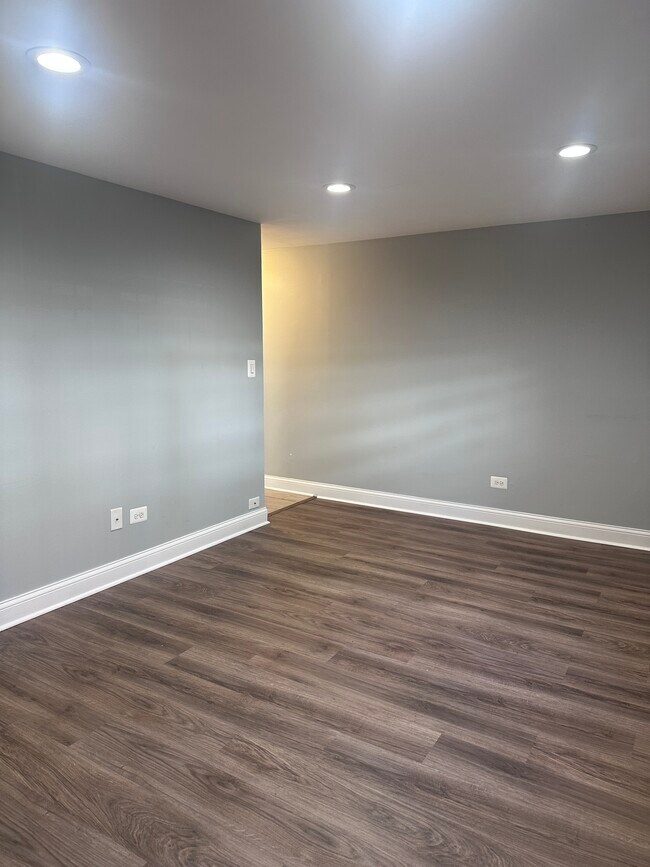 Foto del edificio - 548 W Oakdale Ave