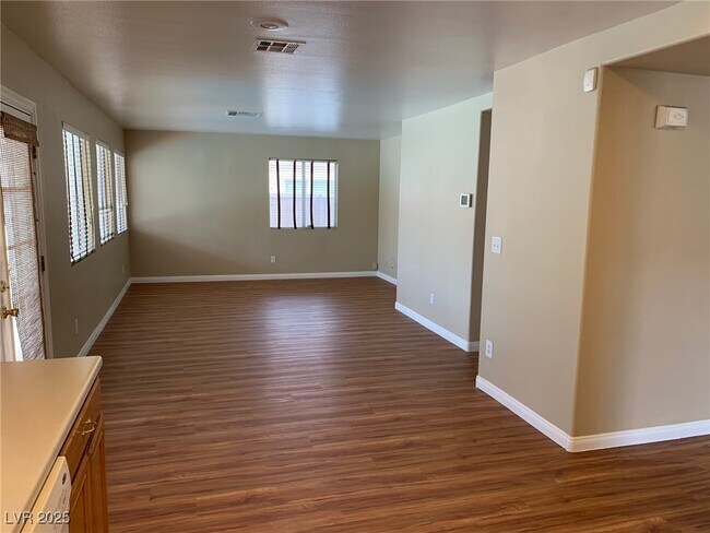 Foto del edificio - 9541 Paradise Rd