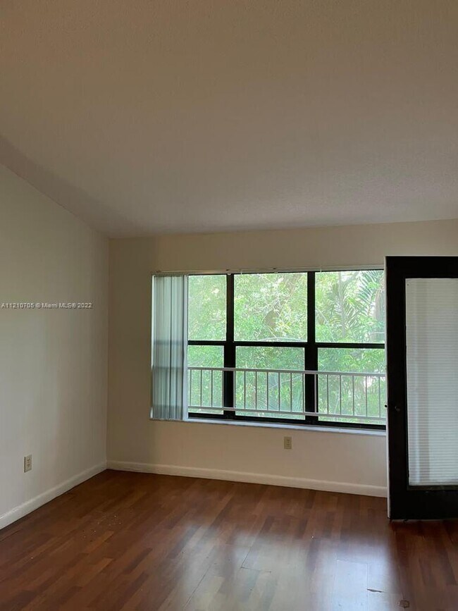 Foto del edificio - 4241 W McNab Rd