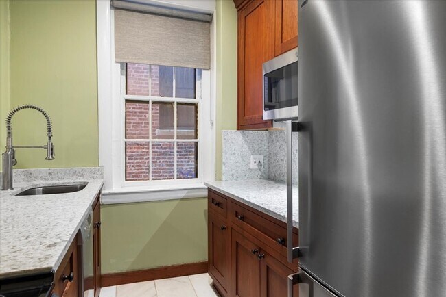 Building Photo - 80 West Cedar St