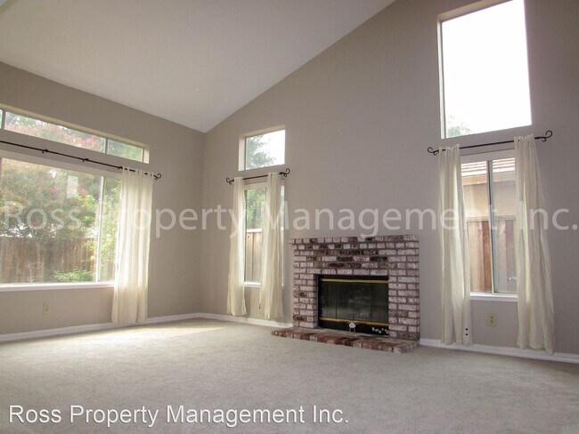 Foto del edificio - 4 br, 2.5 bath House - 2554 Glen Isle Avenue