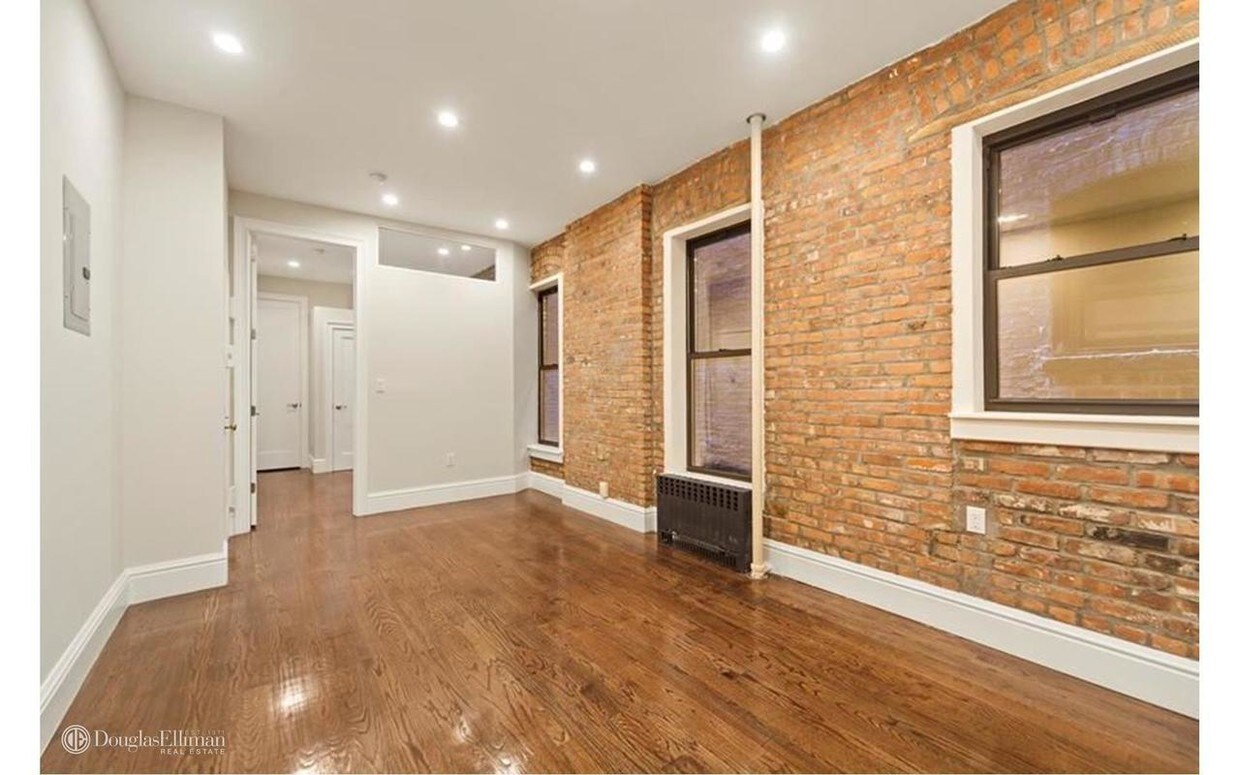 Primary Photo - 264 W 25th St