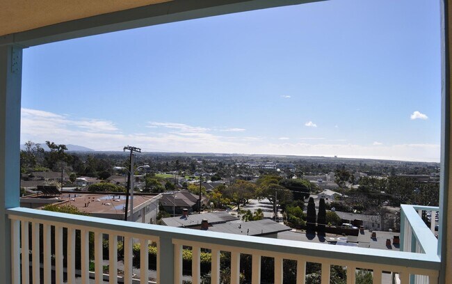 Foto del edificio - 3305 Hilltop Dr