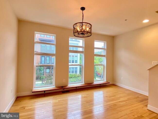 Foto del edificio - 924 King Farm Blvd