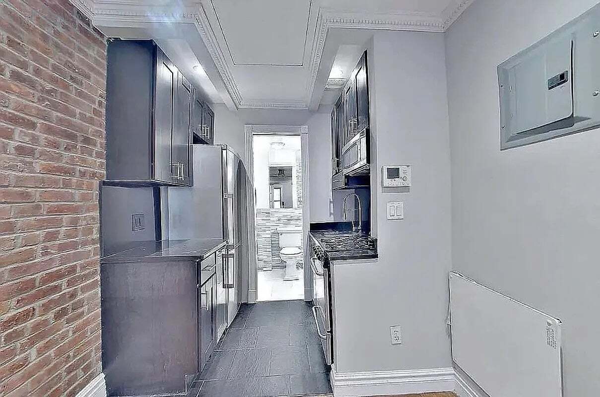 Building Photo - 345 W 53rd St