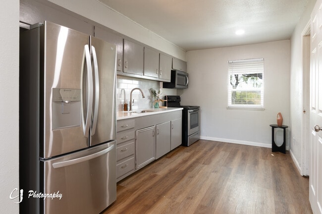 Building Photo - 426 Penrose Dr