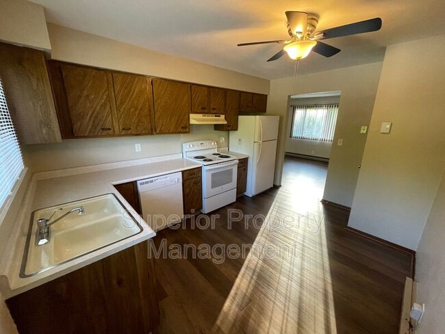 Foto del edificio - 5705 Whispering Way
