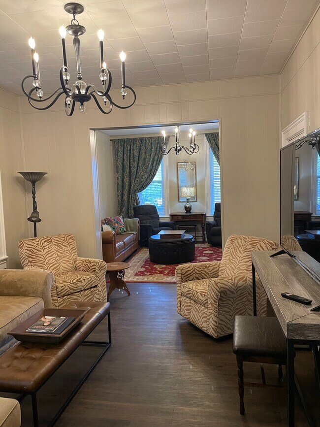 sala de estar - 731 Bluff St