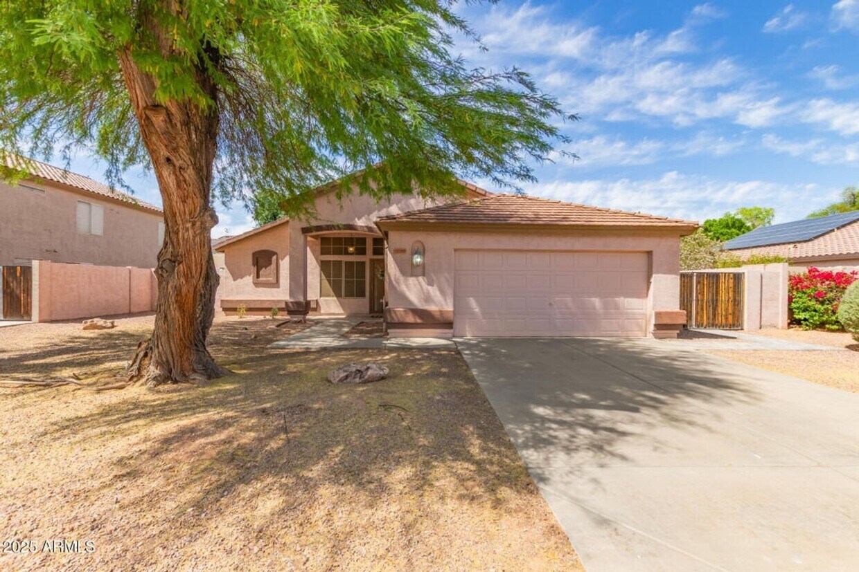 Foto principal - **BEAUTIFUL & SPACIOUS 3 BEDROOM/2 BATHROO...