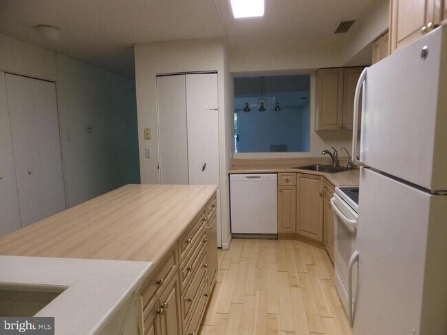 Foto del edificio - 1700 Oakwood Terrace
