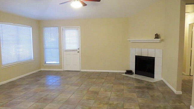 Building Photo - 10926 Waterview Cir