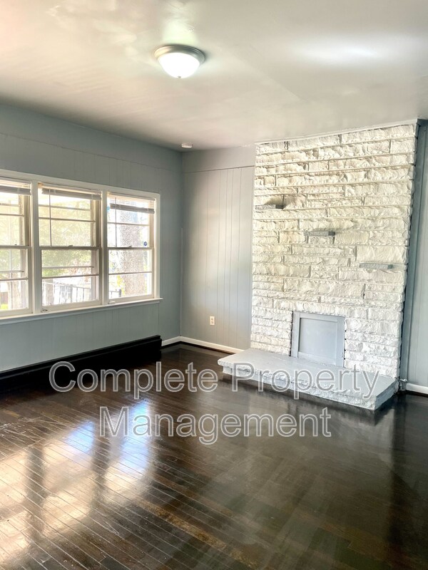 Foto del edificio - 5015 42nd Pl N