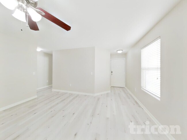 Foto del edificio - 9922 Orchid Spring Ln